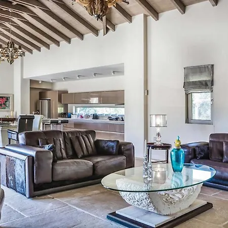 Villa Kato Sleeps 8 With Pool Air Con And Wifi