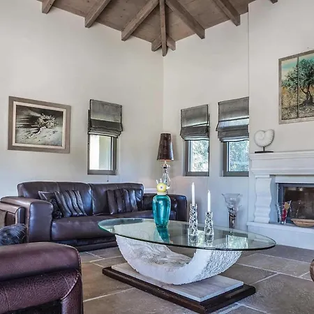 Kato Sleeps 8 With Pool Air Con And Wifi *