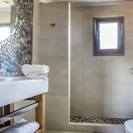 Kato Sleeps 8 With Pool Air Con And Wifi *
